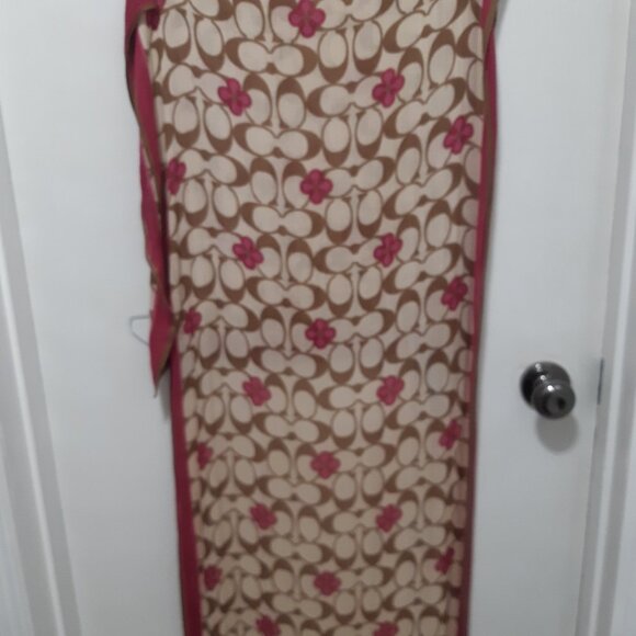 Lightweight Coach Scarf - Picture 8 of 12